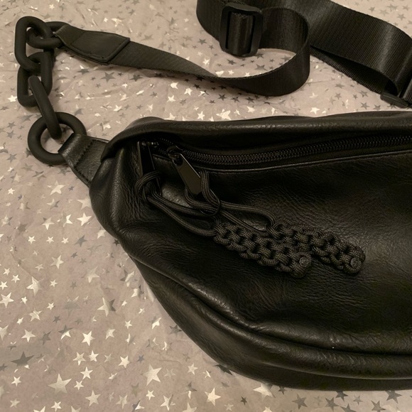 Sling bag w/ chain detail - Picture 6 of 10